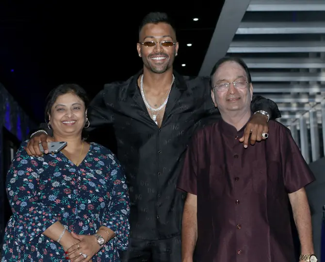 Hardik Pandya Parents